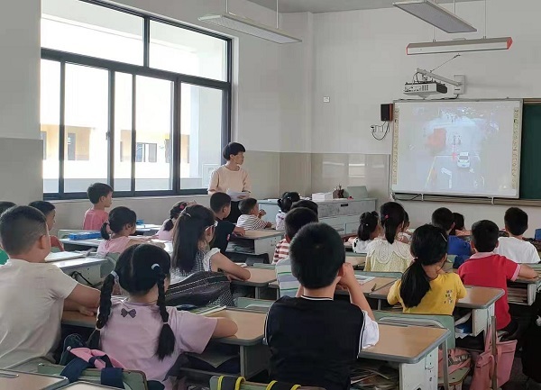 9月3日下午,东阳市湖溪镇中心小学举行了2021年秋季开学典礼.